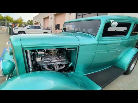 1932 Ford Tudor Sedan – Custom Street Rod (Teal)