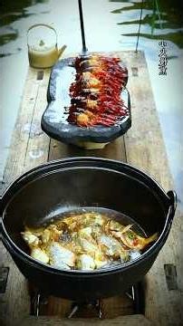 Outdoor Cooking: Crayfish & Braised River Fish #shorts #outdoorcooking #countrysideliving #crayfish