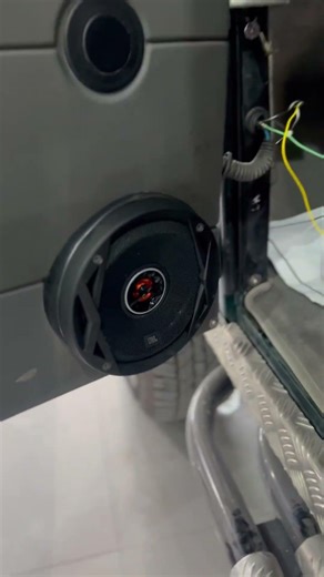 Land Rover defender 90 speakers and stereo upgrade #landroverdefender #defender #landrover