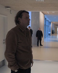 Det er langt fra alle patienter på Sikringen, der er indforståede med at være der. Anders Agger møder en patient, der siden sin ankomst til Sikringen, og til stadighed, ikke mener, at han er det rigtige sted. Se det nye afsnit af 'Indefra med Anders Agger - Sikringen' nu på DRTV. | DR1