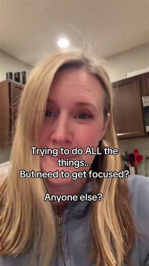 Anyone else working a 9-5, doing side hustles, trying to reign it all in and get focused?