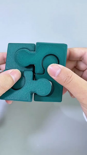 Solve the 4-Piece Square Puzzle Challenge