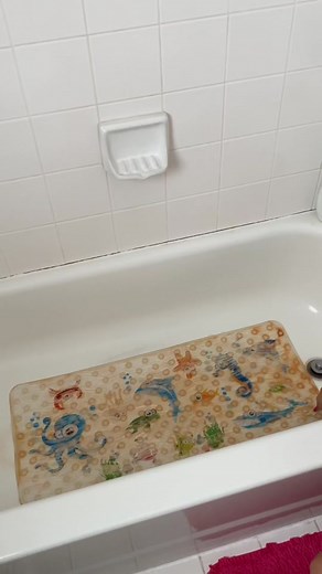 Effective Tub Cleaning Hacks for a Spotless Bathroom