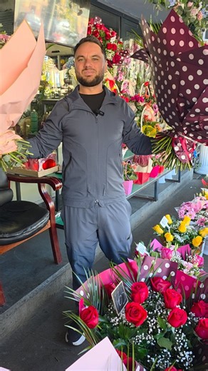 🌸✨ Surprize florale direct acasă! ✨ Floria Emma livră flori proaspete la domiciliu! Fie că vrei să surprinzi pe cineva sau doar să te răsfeți, suntem la un apel distanță! 📞 Comandă acum la 0764058900! #FloriaEmma #FloriLaDomiciliu 💐❤️ | Floraria Emma