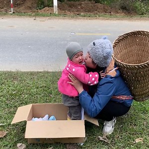 Harvesting grapefruit to sell on the Way Home to meet an Abandoned Baby | Poor Villager