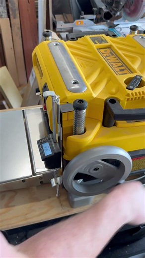 Flattening an uneven slab #woodworking #thicknesser #slab #woodworkingaustralia #wood