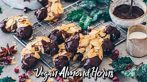 Almond Horns (Vegan Marzipan Cookies)