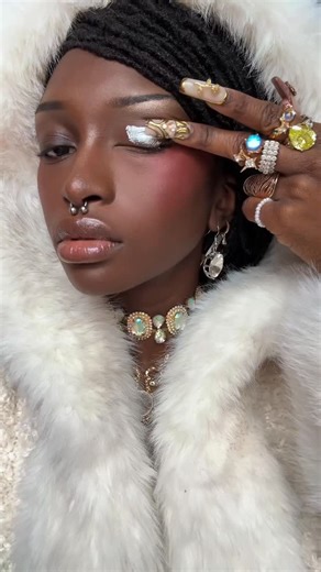 steph 🎀 on Instagram: "Winter makeup tutorial ❄️ #makeup #winter #makeuptutorial #creativemakeup #glitter"