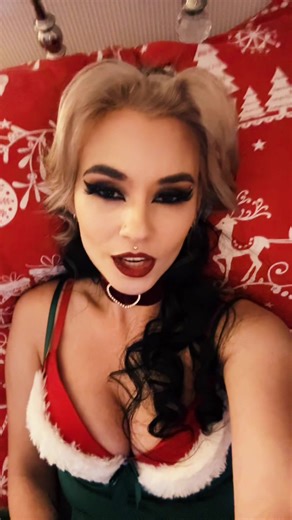 Christmas Pinup Shoot Inspirations for the Holidays