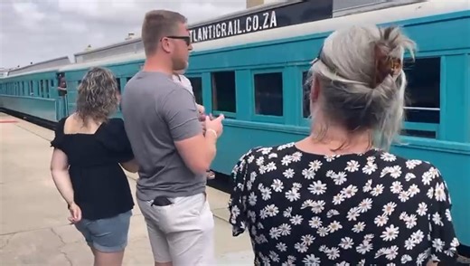 @southerncaperailway on Instagram: "🎶 Sit daai klank aan! 🎶 As jy nóg nie jou kaartjies vir die seisoen gekoop het nie — spring vinnig! Hulle loop soos soetkoek! Hier's ’n pragtige kykie van Sylvia No. 1412 wanneer sy uit Hartenbos trek💨🚂 Dis ’n ervaring wat jy nie wil mis nie! Bring ouma, oupa, die kinders en selfs die tannie van die Kaap — dit is die perfekte uitstappie vir die hele familie. Met ouwêreldse sjarme, ’n tuck shop aan boord, en asemrowende uitsigte by Groot Brak se stasie en p