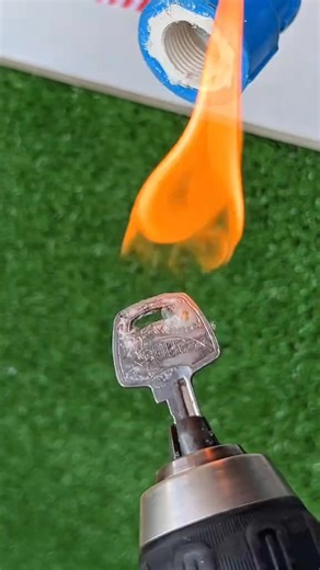 When genius meets disaster in plumbing The key that fixes broken pipe threads like magic #plumbing #DIY #LifeHack #tools #fixit | Tricks.Hacks