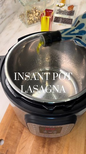 This instant pot lasagna is seriously delicious🤤 Super easy and perfect for weeknight meals! Full recipe on my blog. ~ ~ #dinnerrecipe #weeknightdinner #instantpot #instantpotrecipes