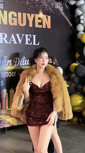 Bà Bầu trong làng tuyển Mẫu Livestream vẫn liên tục muốn giúp đỡ các bạn trẻ về đội 🥰. Dàn vợ của ai đây?? Nguyễn Việt Đức | Nguyễn Châm Anh