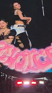 AHHHHH empezaron con STRATEGY al parecer 🫠 EL VOCAL, EL VISUAL... LOS ATUENDOS DIOS MÍO (Si se lo preguntan, El lugar no se ha llenado ya que por alguna extraña razón los fans han estado atorados en la fila más de una hora, y ONCEs que fueron, muchos no alcanzaron a entrar a tiempo) -Fatt🍭nce | Página que te recuerda las pendejadas que hace Twice