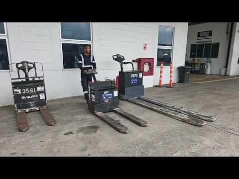 LOT 31: RAYMOND 8210 TRANSPALETA MANUAL ELÉCTRICA | RAYMOND 8210 ELECTRIC HAND PALLET JACK