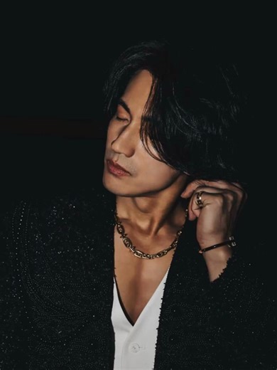 Jerry Yan reunites with F4 at Mayday's anniversary concert