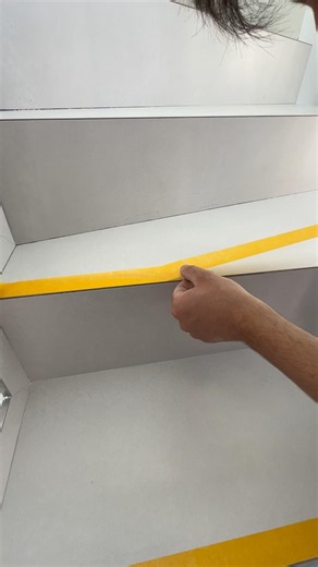 Gehrungen an Treppenstufen sauber mit Akemi verfüllen | Workshop auf der Baustelle