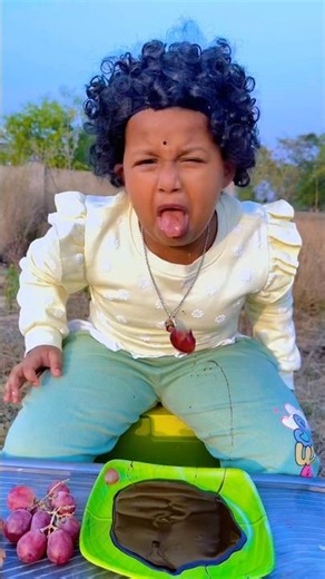 Misti ne yah kya kha liya 🍇🤣🤗🤪 #shorts #funny #comedy #funnyshorts