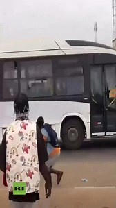 ACTUALITÉ INTERNATIONALE ANGOLA/LUANDA/MANIFESTATIONS/VIDÉO 2 : des troubles ont éclaté dans les rues de la capitale angolaise alors que des travailleurs du secteur des transports entamaient une grève pour protester contre la flambée des prix du carburant. Source RT en français Le Gabon Aujourd'hui 🇬🇦 Presidência da República - Angola | Le Gabon Aujourd'hui