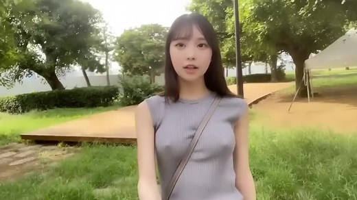 【ノーブラ散歩】海辺の公園に出かけたら風が強すぎて...