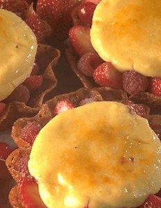 Petites tartes aux fruits rouges pour 4 personnes - Recettes - Elle à Table