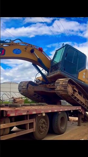 Professional Operator Loads a Massive Excavator onto a High Trailer Ramp