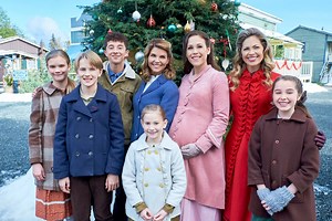 How to Watch Every 'When Calls the Heart' Christmas Movie This Dec. 25