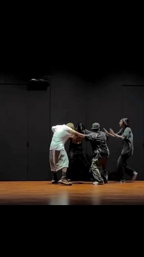 BTS er dance amon kuno song nai jar sathe mile na thik na army?😎#fyp #grow #viralvideo #bangladesh #BTS #taehyung @For You