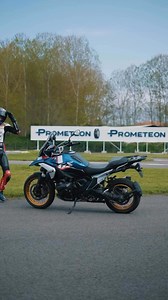 1.2M views · 10K reactions | Le dejas una #R1300GS a Toprak Razgatlıoglu, y hace esto... ⚠️ Piloto profesional en circuito cerrado. #MakeLifeARide #SpiritOfGS #NeverStopChallenging | BMW Motorrad España | Facebook