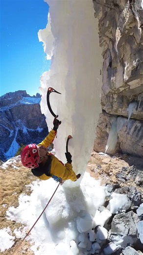 What a tiny pillar of ice he’s climbing ⛏⛏🏔️ #iceclimbing #climbing #mountains #explore #adventure #extremesports @Daniel Ladurner