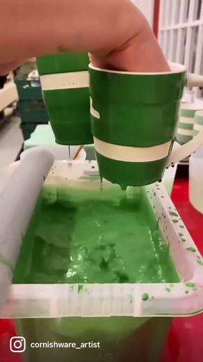 #cornishware #pottery #behindthescene #fyp #foryou #cornwall #madeinuk #ukpottery #uk #cornishblue #feelgood #howitsmade #potteryvideos #magic