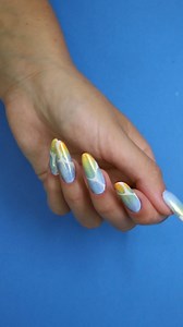 Colori vibranti e design che sanno di mare: ecco la nail art perfetta per un party in barca! 💙 Guarda il tutorial e scopri le nuance protagoniste di questa estate LN763 LN284N LN300 LN847 Acquista su www.ladynail.it o presso i rivenditori autorizzati 💅🏻 | Lady Nail