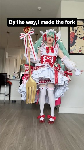 Sarah Spaceman Cosplay on Instagram: "If you did go check out the wig video you’ve already seen a glimpse of the fork but the video on the fork is up now on my YouTube channel! It was a big challenge to not use the usual tools but I’m so proud of it, and I hope you’ll go see how I made it 😊 Thanks to everyone that’s been watching this project come to life over there, it’s been such a joy to take you with me. #holidaymatsuri2022 #wintercosplaychampionship #hatsunemiku #hatsunemikucosplay 