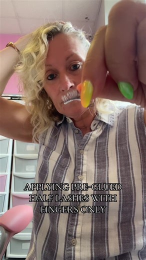 Pre-glued half lash application is so quick, easy and mess free #pregluedlashes #halflashes #lashribbons #easylashes #easylashapplication