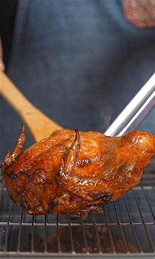 How do you cook Pinoy style chicken? 🍗 Here’s a quick recipe that will satisfy your cravings! While it may seem intimidating at first, the trick is to have a pot that is big enough for your chicken so it cooks evenly. 🍲 What’s your take on the humble Filipino fried chicken? 🐓 | FEATR