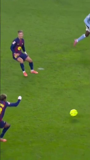 Yamal with his right foot 👏