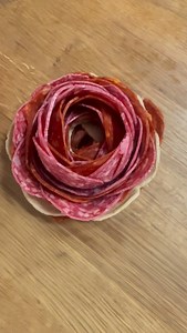 This viral salami rose hack is the easiest way to upgrade your charcuterie board presentation. All you need is salami slices and a wine glass 🍷. Wrap, flip, and you get a beautiful salami flower that looks like gourmet plating — perfect for parties, date nights, grazing tables, and festive spreads. This salami rose tutorial is trending because it’s quick, elegant, and instantly elevates any appetizer platter. No cooking. No tools. Just smart food styling. Save this charcuterie hack for your nex