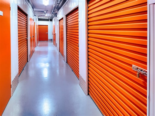 Man rented storage unit under fake name to steal from neighboring units: Police
