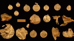Treasure hunter finds gold hoard buried by Iron Age chieftain