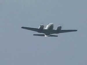 Piper Navajo Chieftain (N803CM) flying overhead KWWD prior to landing
