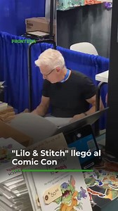 😮 Chris Sanders, creador y director de "Lilo & Stitch" presente en San Diego Comic Con. El reconocido ilustrador es un asistente recurrente a la Convención de Comics de San Diego. En su espacio asignado en el centro de convenciones, Sanders tiene a la venta diversas impresiones, calcamonías, pins, libros, figuras y demás piezas de su creación. Quienes visitan el lugar tienen incluso la oportunidad de saludarlo, obtener una firma y tomarse una foto con él. ¿Cuál fue tu parte favorita de la pelíc