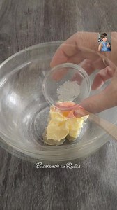 Astazi vin cu o reteta simpla care se poate face la Tigaie sau la Cuptor , un desert fin,delicat sí bun perfect pentru ocazi speciale 😋 reteta pas cu pas aici 👇 Reteta pas cu pas aici 👇 Reteta ingrediente: 60 gr unt moale un praf de sare 80 gr zahar 1 lingurita pasta de vainilie 160 gr faina 60 ml lapte 1 lingurita praf de copt 1 lingura pasta de alune Crema ingrediente: 75 gr ciocolata neagra 75 ml frisca lichida fierbinte 1 lingura pasta de alune 150 gr branza Philadelphia zahar pudra pentr