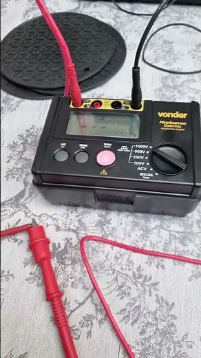 Teste de resistência de isolamento com Megometro. #eletrica #megometrovonder #vonder #teste