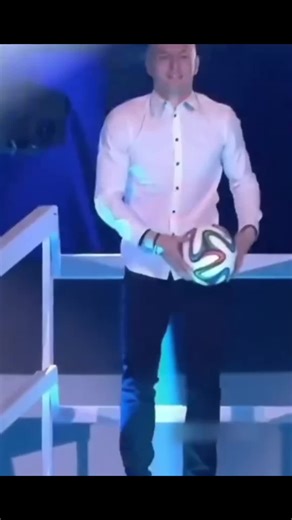 Freestyle Football Skills: Mastering Tricks with Kroos and Marcelo