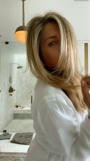 Jennifer Aniston | The @lolavie 2 step 🤗☀️ | Instagram