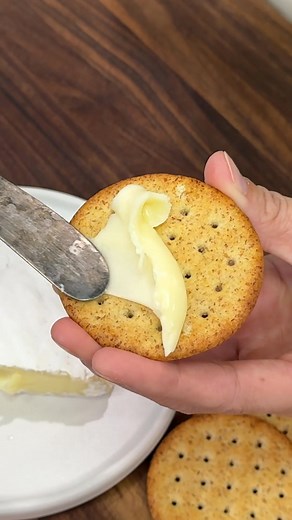 Quick Tip! ⏩🛑 Let's speed up the process of warming up soft cheeses before serving, so you can impress your guests at the next gathering or party. 🎉 #CheeseLover #PartyHacks #FoodTips | Jessica Gavin