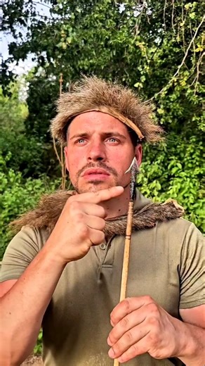 This is how indigenous people make arrows using nature #IndigenousSecret #AncestralWisdom