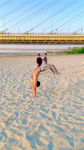 Back hand spring ❤️❤️ #trending #viral #shortsfeed #shorts #youtubeshorts #new #ytshorts #popular