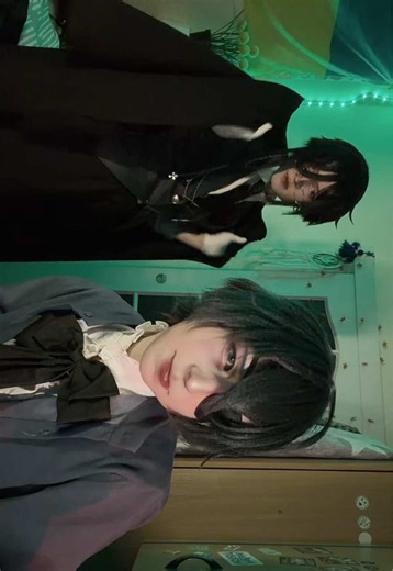How did I even agree to do this? 😒 Sebastian 𖤐 @フアンサン ────────────── #sebastianmichaelis #cielphantomhive #blackbutler #cosplay