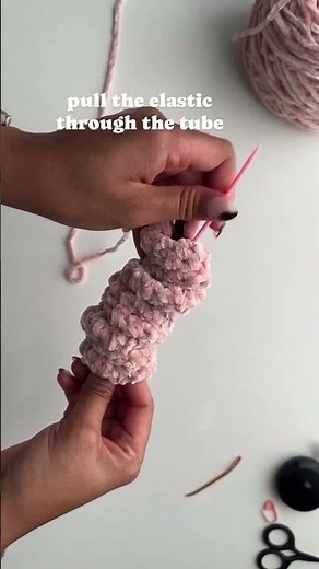 DIY crochet scrunchie tutorial 🧶#crochet #diy #handmade #scrunchies #tutorial